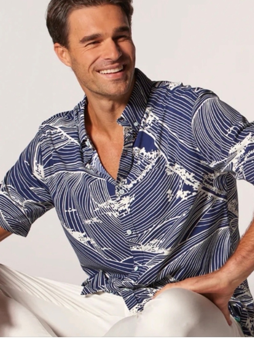 Tori Richard Navy and White cool ocean Wave-Print Short-Sleeve Button-Down